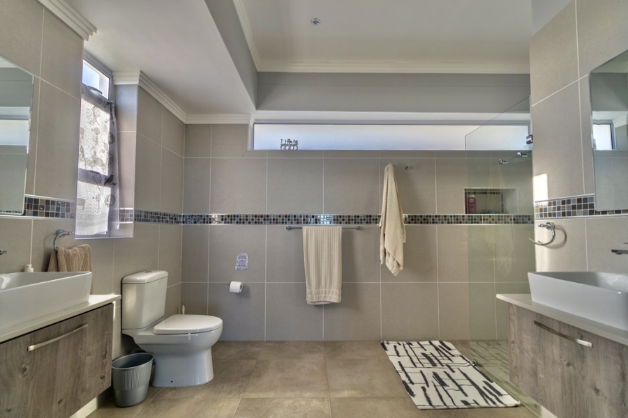 4 Bedroom Property for Sale in Yzerfontein Western Cape